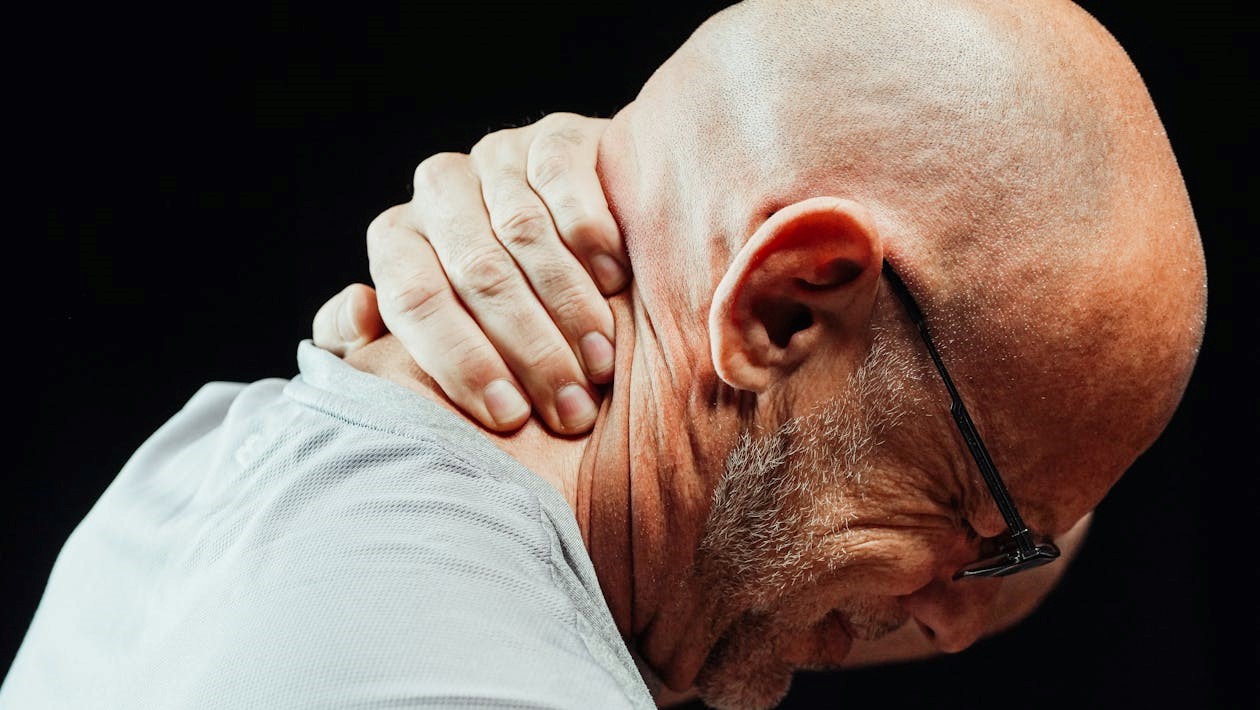 A person is having a neck pain